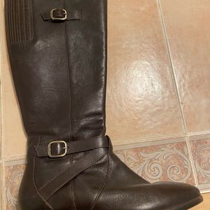 UGGS BROWN LEATHER RIDING BOOTS SIZE 9 1/2, BARELY WORN GREAT CONDITION & PRICE